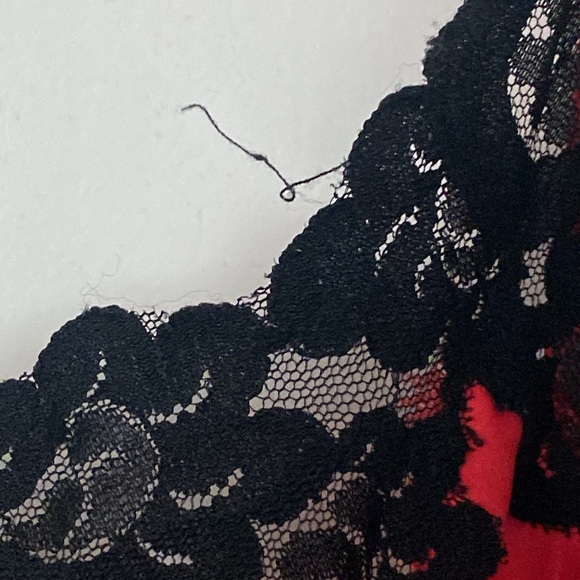 Vintage Victoria’s Secret gold label lace slip - Picture 4 of 14